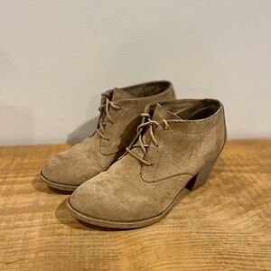 Rocket dog women’s light brown tan ankle boot / booties‎ size 8.5